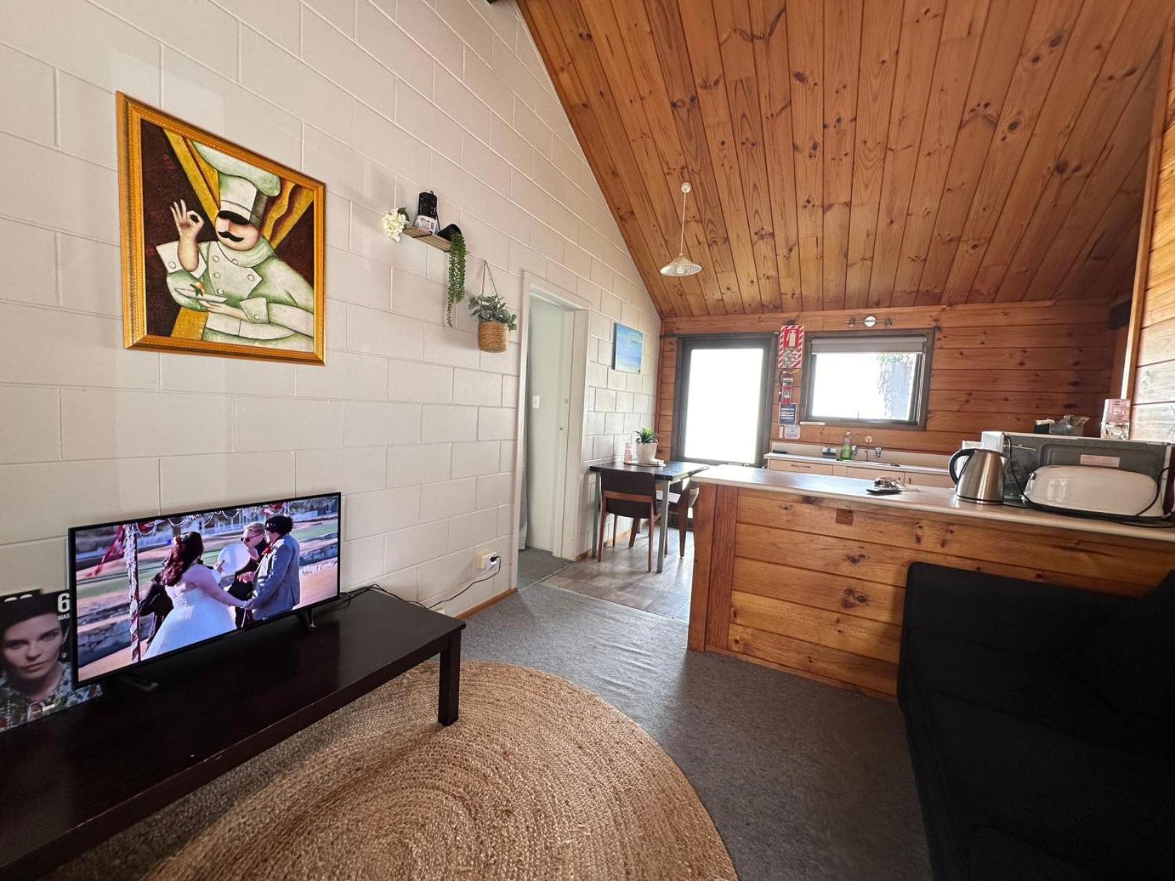 Motor Motel 3*